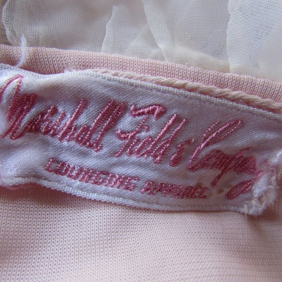 SALE Comfy Quilted Robe in Pink with Ruffle Collar Marshall Field - Picture 11 of 11